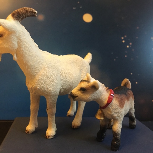 Animal figures - Picture 4 of 4